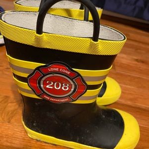 Boys shoes sizes 9-11. Some never worn.